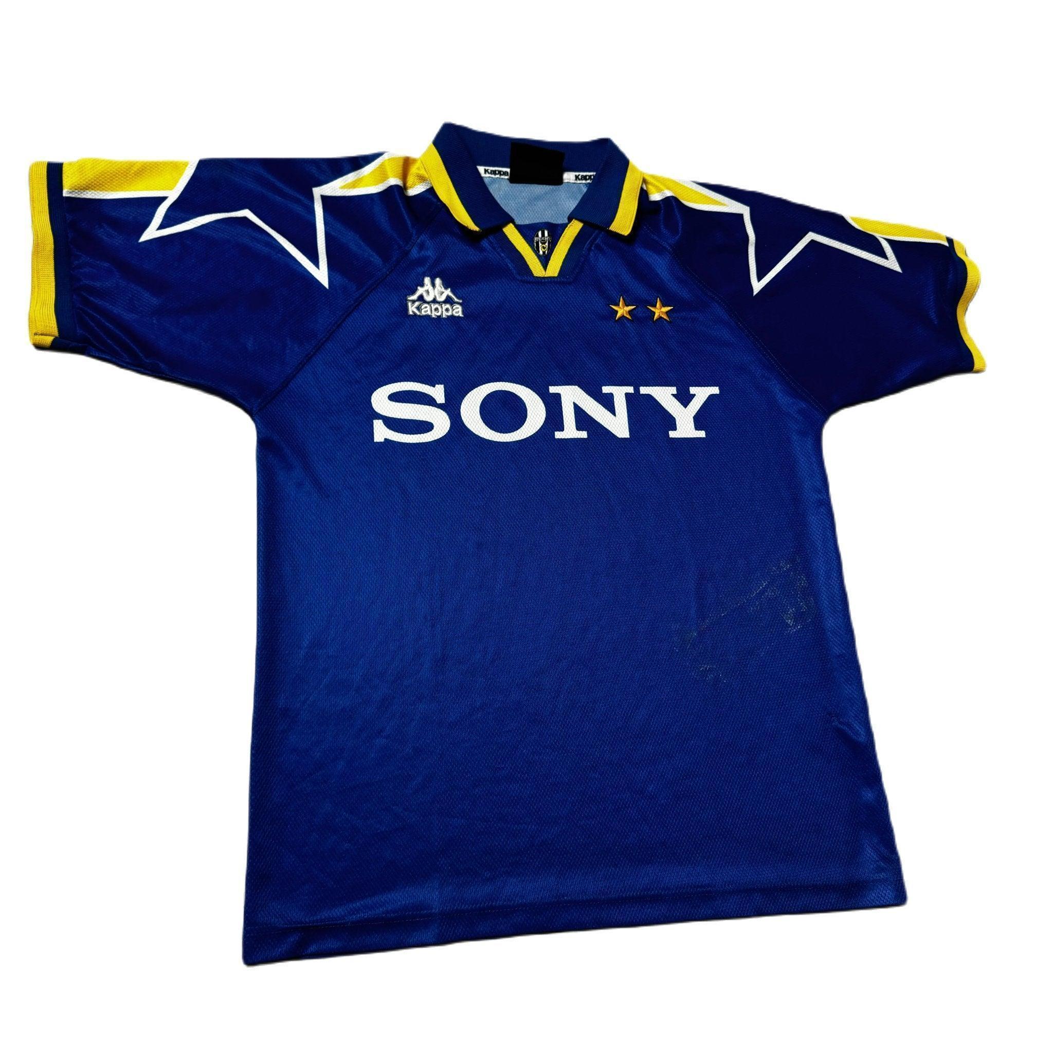 1996 - 97 Juventus Away Shirt - M
