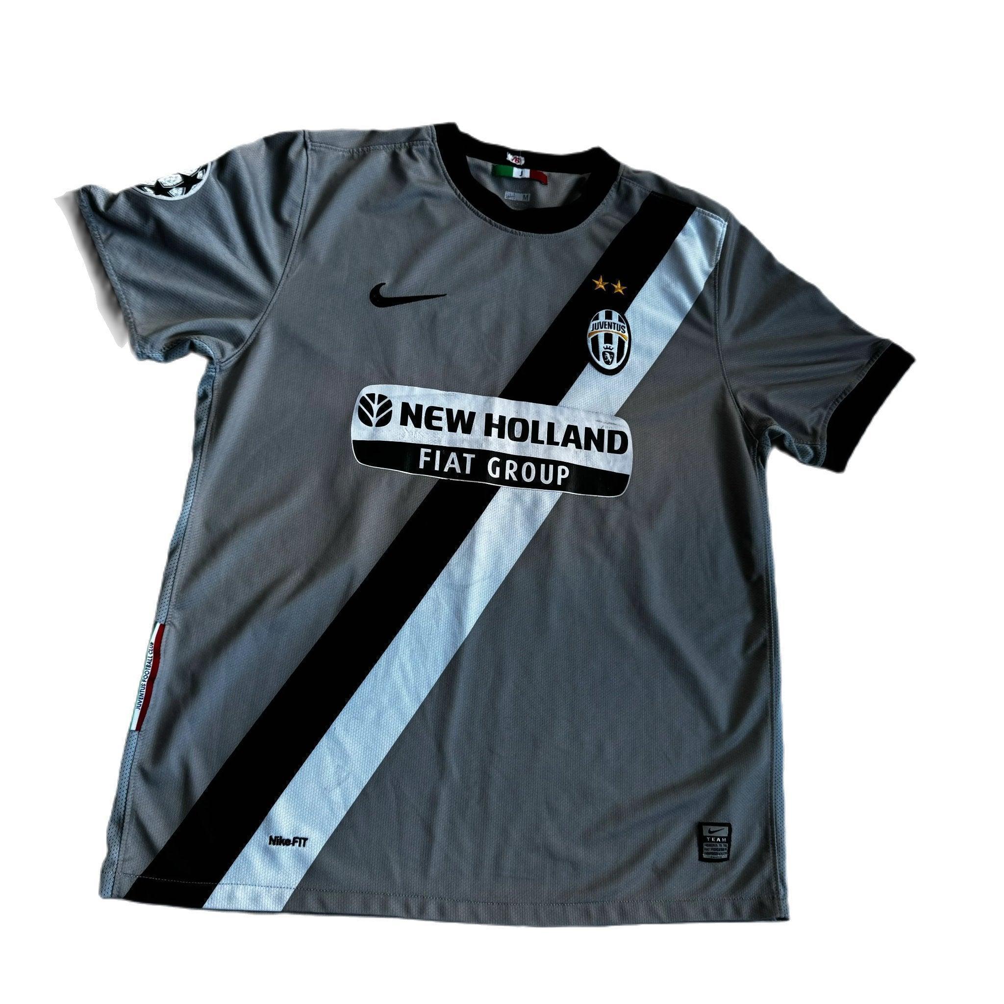 2009 - 10 Juventus Away Shirt - M