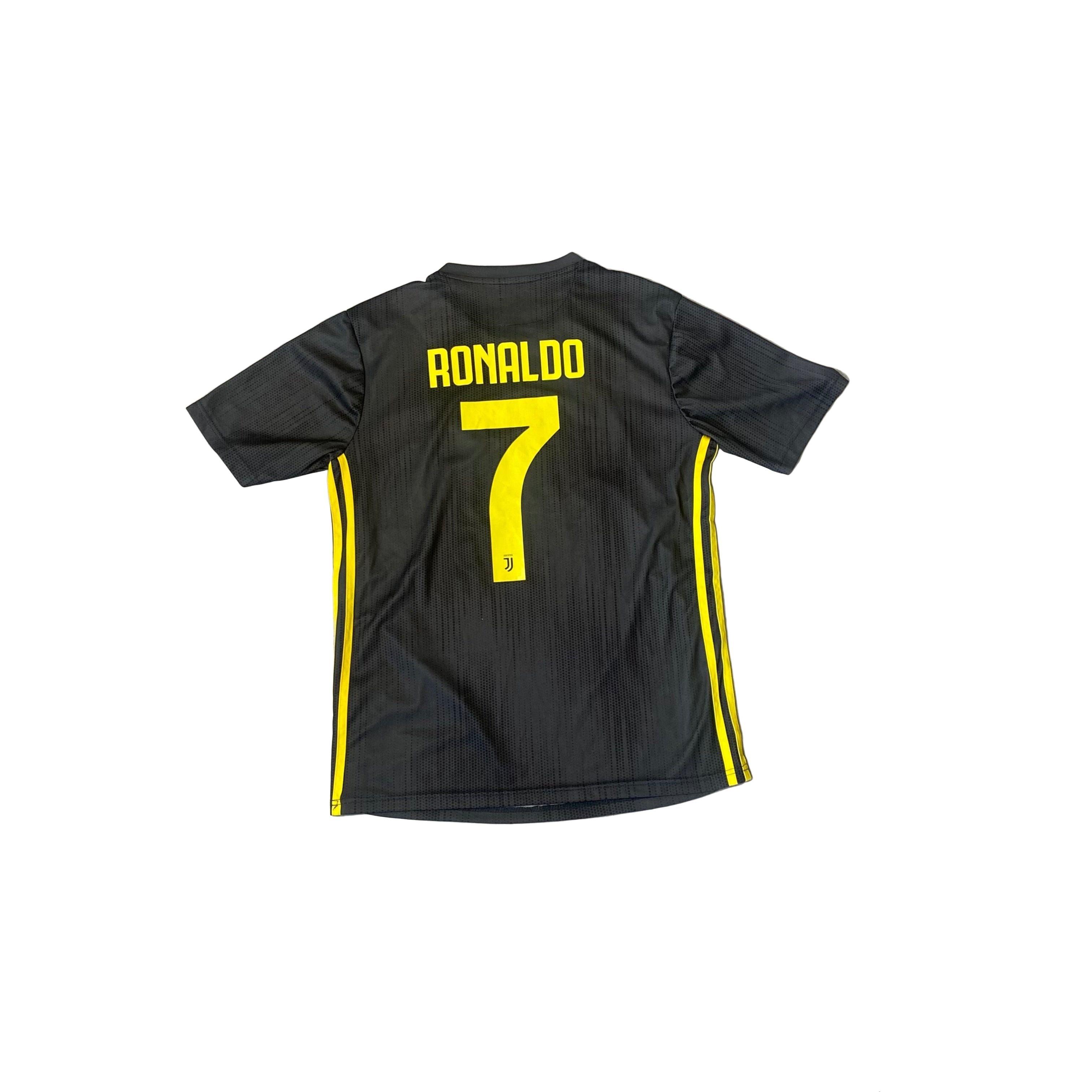 2018 - 19 Juventus Third 'Ronaldo' Shirt - M