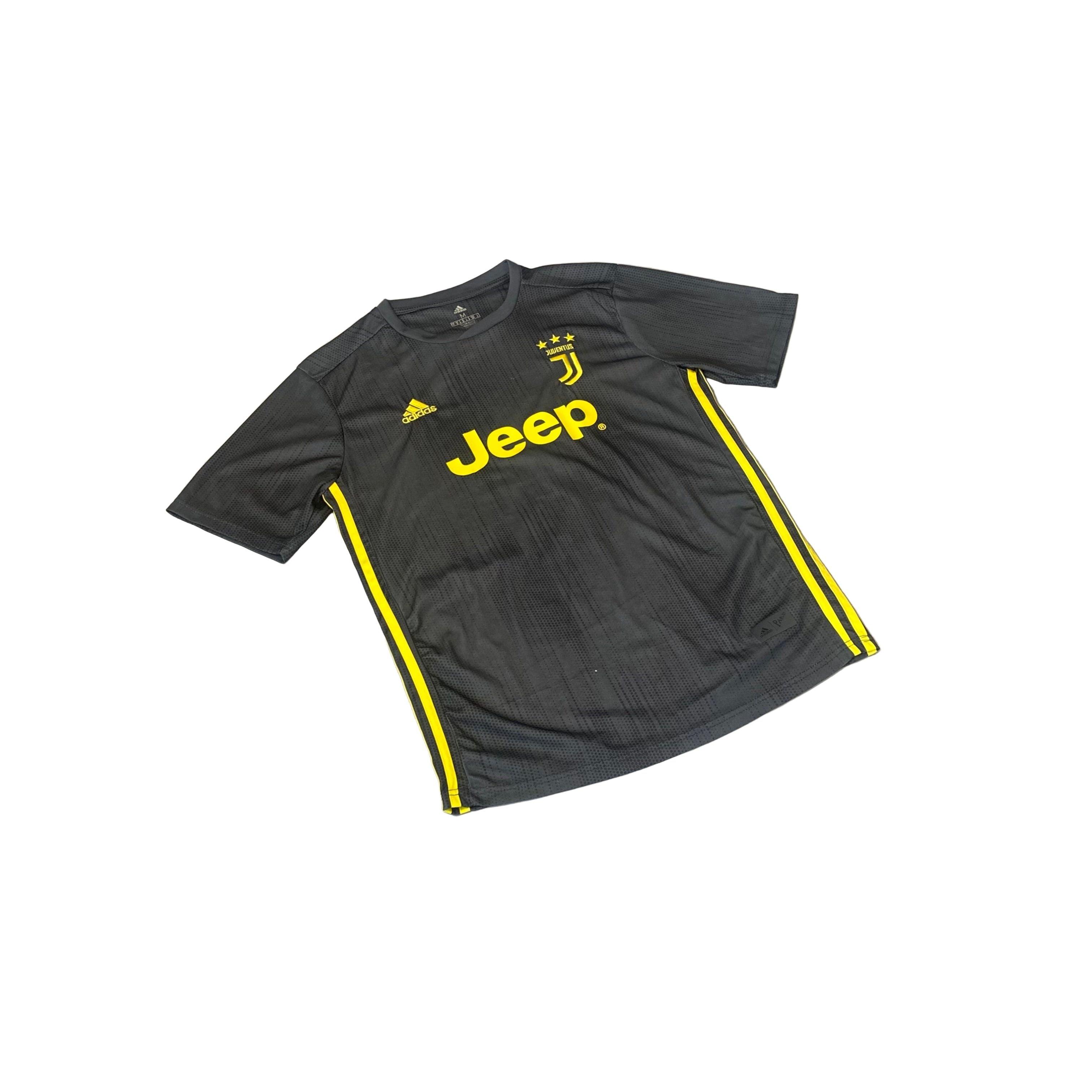 2018 - 19 Juventus Third 'Ronaldo' Shirt - M