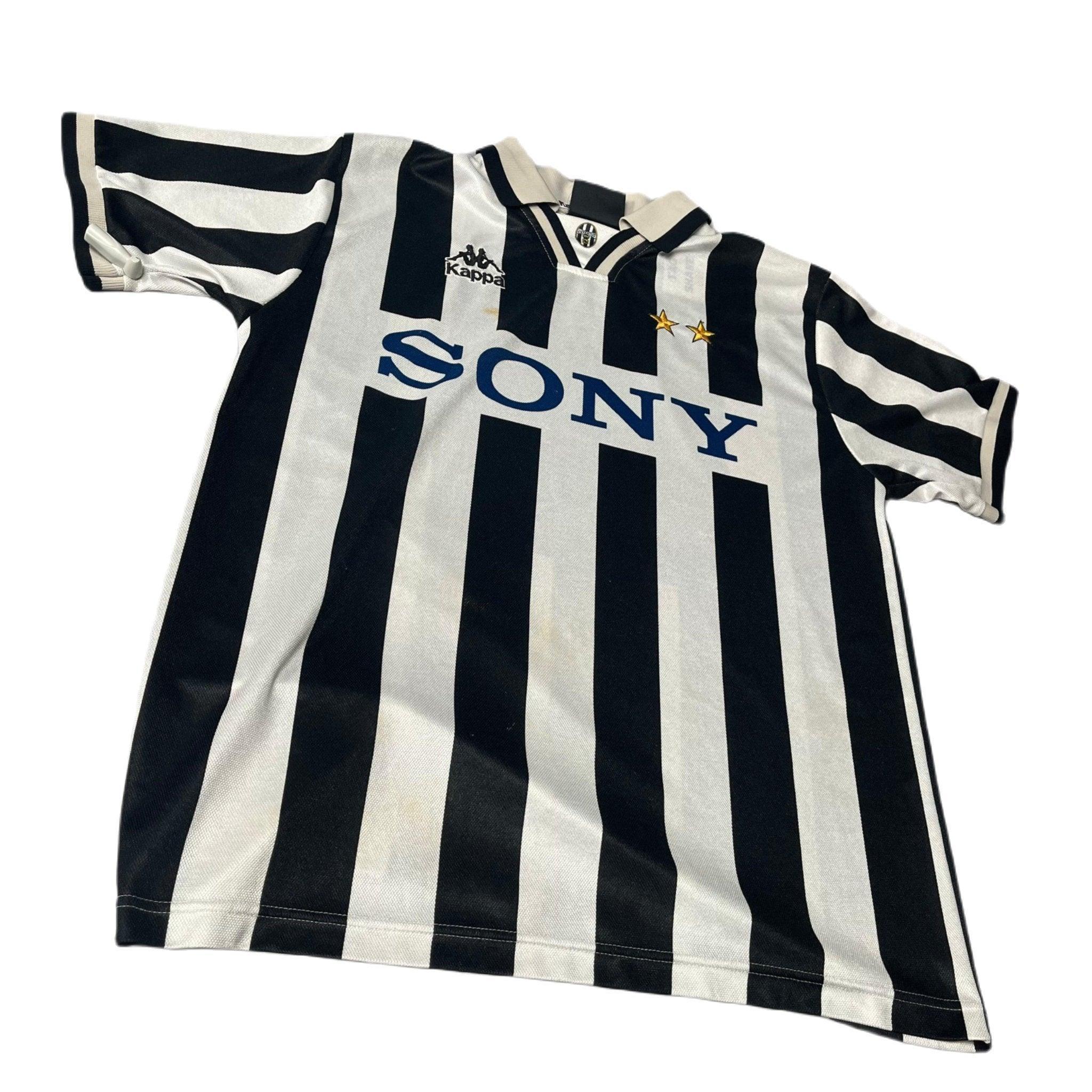 1996 - 97 Juventus Home Shirt - M