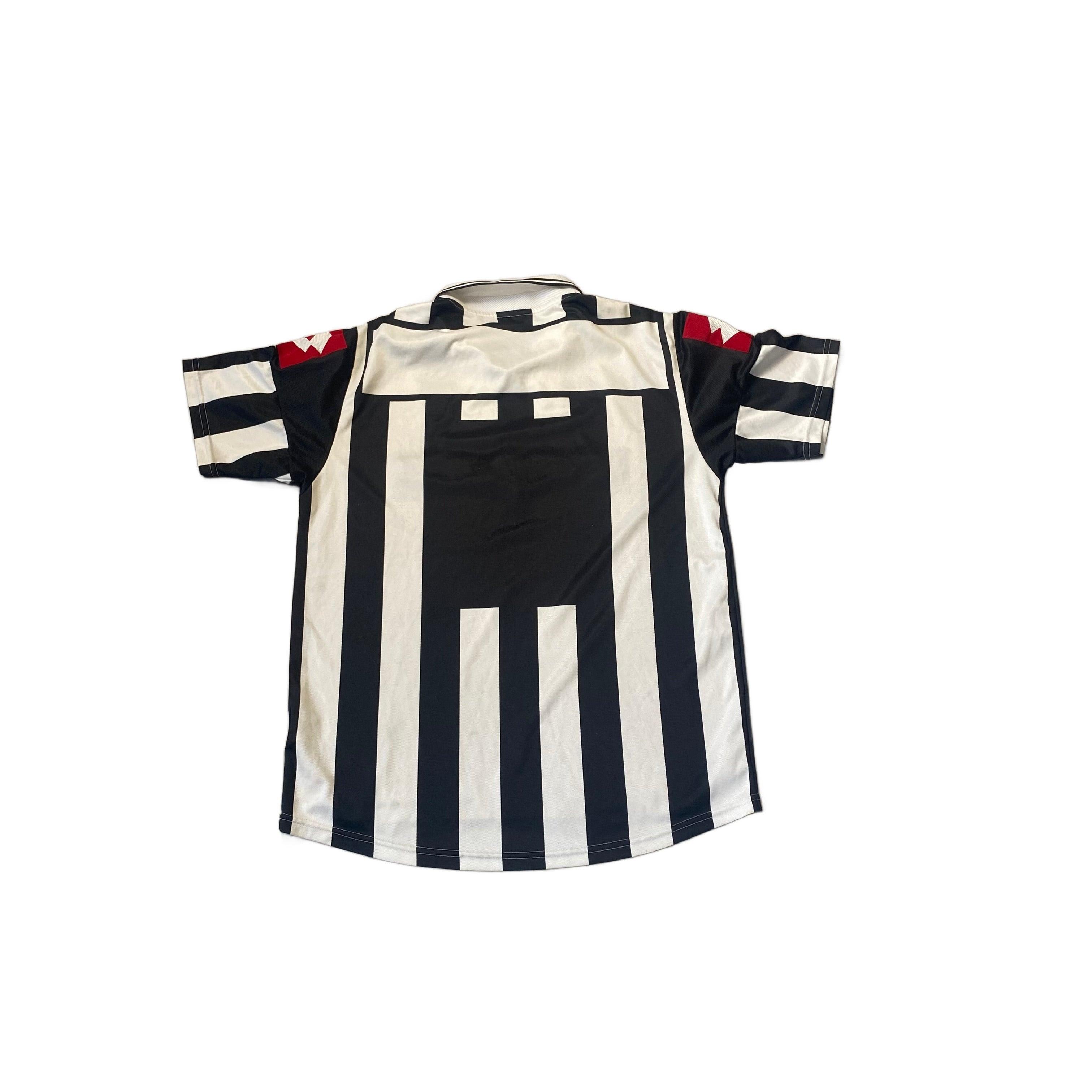 2001 - 02 Juventus Home Shirt - XL