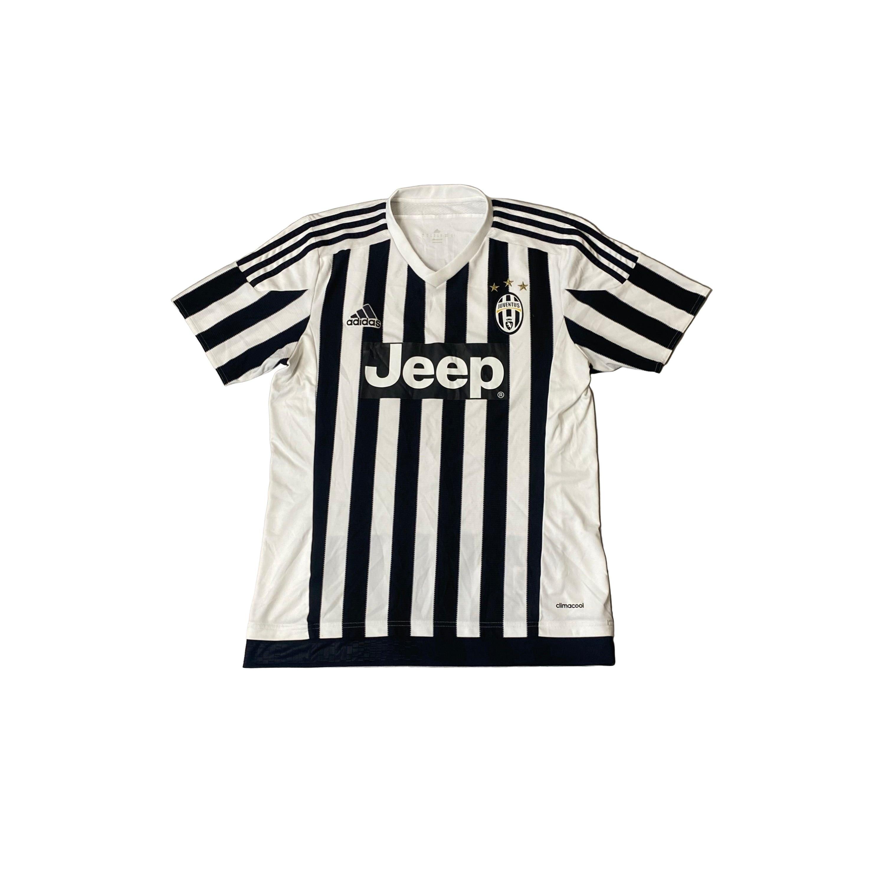 2015 - 16 Juventus Home Shirt - M