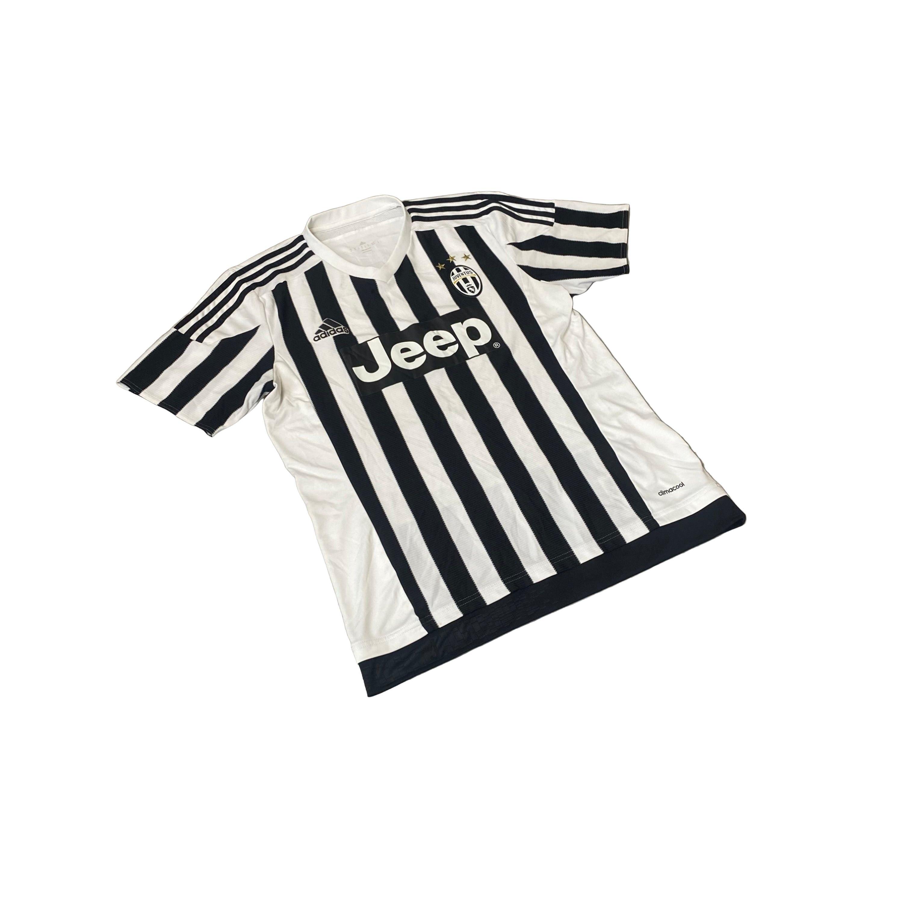 2015 - 16 Juventus Home Shirt - M