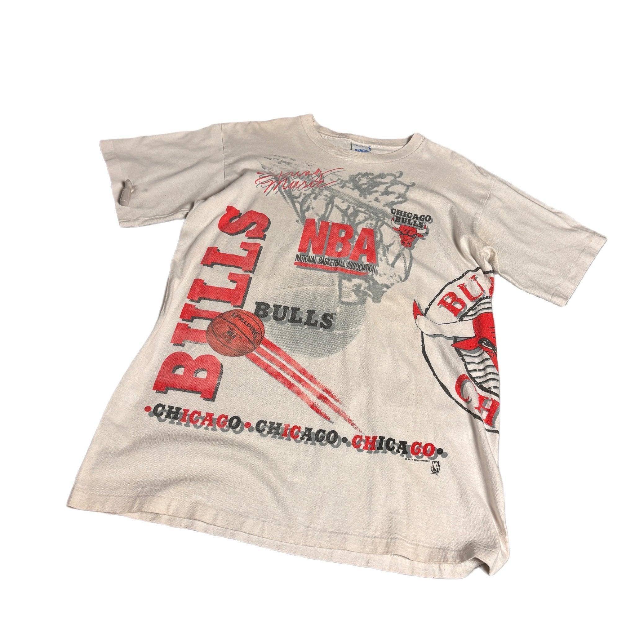 Vintage 90s Grey Chicago Bulls Graphic Tee - L